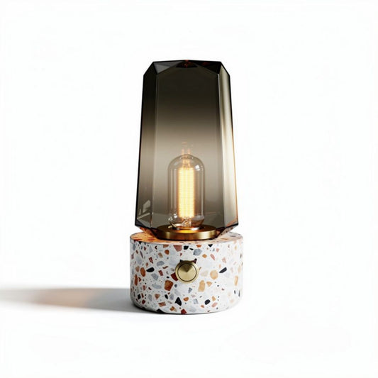 Lampada da tavolo in cemento terazzato con paralume in vetro fumé 20 x 10 x 30cm